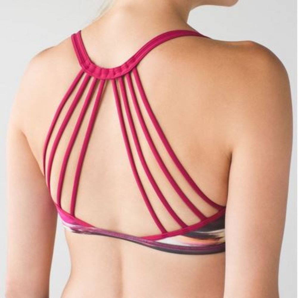 💥LULULEMON “lighten Up" Sports Bra - Size 8 - Picture 4 of 15